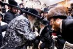 פולע גאלעריע פון די הכנסת ספר תורה דורך ר' ליפא פריעדמאן 