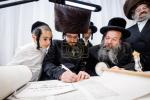 פולע גאלעריע פון די הכנסת ספר תורה דורך ר' ליפא פריעדמאן 