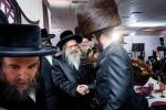 פולע גאלעריע פון די הכנסת ספר תורה דורך ר' ליפא פריעדמאן 