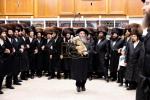 פולע גאלעריע פון די הכנסת ספר תורה דורך ר' ליפא פריעדמאן 
