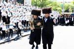 פולע גאלעריע פון די הכנסת ספר תורה דורך ר' ליפא פריעדמאן 