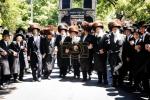 פולע גאלעריע פון די הכנסת ספר תורה דורך ר' ליפא פריעדמאן 
