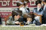 הכרת הטוב פאר די תומכי תורה: די פראכטפולע און געהויבענע שבע ברכות פונעם מכון 'אור פני משה' דחסידי וויזניץ.  