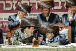 הכרת הטוב פאר די תומכי תורה: די פראכטפולע און געהויבענע שבע ברכות פונעם מכון 'אור פני משה' דחסידי וויזניץ.  