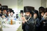 הכרת הטוב פאר די תומכי תורה: די פראכטפולע און געהויבענע שבע ברכות פונעם מכון 'אור פני משה' דחסידי וויזניץ.  