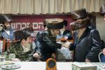 הכרת הטוב פאר די תומכי תורה: די פראכטפולע און געהויבענע שבע ברכות פונעם מכון 'אור פני משה' דחסידי וויזניץ.  