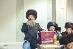 הכרת הטוב פאר די תומכי תורה: די פראכטפולע און געהויבענע שבע ברכות פונעם מכון 'אור פני משה' דחסידי וויזניץ.  