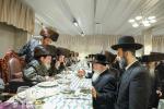 הכרת הטוב פאר די תומכי תורה: די פראכטפולע און געהויבענע שבע ברכות פונעם מכון 'אור פני משה' דחסידי וויזניץ.  