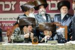 הכרת הטוב פאר די תומכי תורה: די פראכטפולע און געהויבענע שבע ברכות פונעם מכון 'אור פני משה' דחסידי וויזניץ.  