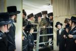 הכרת הטוב פאר די תומכי תורה: די פראכטפולע און געהויבענע שבע ברכות פונעם מכון 'אור פני משה' דחסידי וויזניץ.  