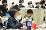 הכרת הטוב פאר די תומכי תורה: די פראכטפולע און געהויבענע שבע ברכות פונעם מכון 'אור פני משה' דחסידי וויזניץ.  