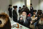 הכרת הטוב פאר די תומכי תורה: די פראכטפולע און געהויבענע שבע ברכות פונעם מכון 'אור פני משה' דחסידי וויזניץ.  