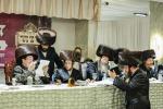 הכרת הטוב פאר די תומכי תורה: די פראכטפולע און געהויבענע שבע ברכות פונעם מכון 'אור פני משה' דחסידי וויזניץ.  