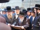 כ"ק אדמו"ר מסערדאהעלי שליט"א איז מתפלל ביים קבר רחל אמנו 
