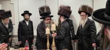 הגה"צ אב"ד סאטמאר וויליאמסבורג שליט"א ביים שבע ברכות לבן העסקן הדגול ר' יואל לאנדא מראשי העסקנים בקהילת סאטמאר
