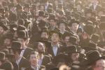 טויזענטער חסידי גור פאראייניגט קעגן די גזירת הגיוס בראשות רבם כ"ק אדמו"ר מגור שליט"א 
