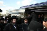 טויזענטער חסידי גור פאראייניגט קעגן די גזירת הגיוס בראשות רבם כ"ק אדמו"ר מגור שליט"א 