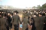 טויזענטער חסידי גור פאראייניגט קעגן די גזירת הגיוס בראשות רבם כ"ק אדמו"ר מגור שליט"א 