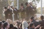 טויזענטער חסידי גור פאראייניגט קעגן די גזירת הגיוס בראשות רבם כ"ק אדמו"ר מגור שליט"א 