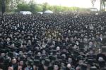 טויזענטער חסידי גור פאראייניגט קעגן די גזירת הגיוס בראשות רבם כ"ק אדמו"ר מגור שליט"א 