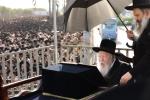 טויזענטער חסידי גור פאראייניגט קעגן די גזירת הגיוס בראשות רבם כ"ק אדמו"ר מגור שליט"א 