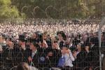 טויזענטער חסידי גור פאראייניגט קעגן די גזירת הגיוס בראשות רבם כ"ק אדמו"ר מגור שליט"א 