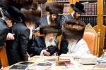כ"ק אדמו"ר מדעעש שליט"א באזוכט ביי כ"ק אדמו"ר מסאטמאר שליט"א 