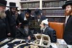 כ"ק אדמו"ר מסערדאהעלי שליט"א באזוכט ביי הרה"ק רבי יעקב מאיר שעכטער שליט"א 