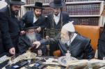 Main image for כ"ק אדמו"ר מסערדאהעלי שליט"א באזוכט ביי הרה"ק רבי יעקב מאיר שעכטער שליט"א 