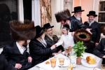 שמחת שבע ברכות בבית הרב רבי יואל יחיאל וואגשאהל שליט"א  נשיא ומייסד המוסד עושה חיל  נערך ע"י הרה"ח הנגיד רבי יחיאל מעכיל טויבער שליט"א עם ראשי הקהלות בביתו  מאנסי ניו יארק   יום ב' לס' שלח לך אנשים