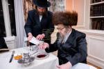 שמחת שבע ברכות בבית הרב רבי יואל יחיאל וואגשאהל שליט"א  נשיא ומייסד המוסד עושה חיל  נערך ע"י הרה"ח הנגיד רבי יחיאל מעכיל טויבער שליט"א עם ראשי הקהלות בביתו  מאנסי ניו יארק   יום ב' לס' שלח לך אנשים