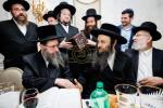 אדמורים ורבנים בשמחת הבר מצוה בבית הנגיד הטפסר רבי אברהם יודא מאנדל הי"ו