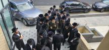כ"ק אדמו"ר מבאבוב 45 שליט"א באזוכט ביי כ"ק אדמו"ר מסאדיגורא לאנדאן שליט"א 