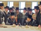 כ"ק אדמו"ר מבאבוב 45 שליט"א באזוכט ביי כ"ק אדמו"ר מסאדיגורא לאנדאן שליט"א 