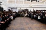 כ"ק אדמו"ר מסאטמאר שליט"א ביים הכנסת ספר תורה דורך הרה"ח ר' ישראל פערל הי"ו אין ביהמ"ד הגדול אין קרית יואל 