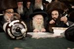 שמחת הכנסת ספר תורה געשריבן געווארן דורך מתפפללי ביהמ"ד פאפא- סעדל ריווער, בראשות כ"ק אדמו"ר מפאפא שליט"א, מעמד סיום כתיבת אותיות בבית הרבני הנגיד ר' ישראל חיים וועבער בריח התיכון פונעם שטיבל