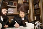 שמחת הכנסת ספר תורה געשריבן געווארן דורך מתפפללי ביהמ"ד פאפא- סעדל ריווער, בראשות כ"ק אדמו"ר מפאפא שליט"א, מעמד סיום כתיבת אותיות בבית הרבני הנגיד ר' ישראל חיים וועבער בריח התיכון פונעם שטיבל