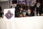 שמחת הכנסת ספר תורה געשריבן געווארן דורך מתפפללי ביהמ"ד פאפא- סעדל ריווער, בראשות כ"ק אדמו"ר מפאפא שליט"א, מעמד סיום כתיבת אותיות בבית הרבני הנגיד ר' ישראל חיים וועבער בריח התיכון פונעם שטיבל