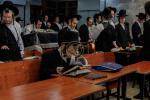 הנחת תפילין לנכד כ"ק ראש ישיבת סאטמאר בני ברק שליט"א אין היכל הישיבה קטנה 'ישיבת מהרי"ט' דסאטמאר בני ברק