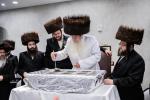 געהויבענער מעמד הנחת אבן הפינה פארן נייעם בנין המפואר ישיבה גדולה תורת משולם פייש ד'טאהש - ניו יארק 