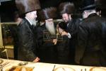 Main image for כ"ק אדמו"ר מצאנז שליט"א ביים שבע ברכות בבית גאב"ד רמת שלמה