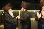 כ"ק אדמו"ר מצאנז שליט"א ביים שבע ברכות בבית גאב"ד רמת שלמה