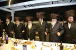 כ"ק אדמו"ר מצאנז שליט"א ביים שבע ברכות בבית גאב"ד רמת שלמה