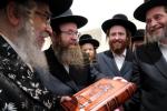 כ"ק אדמו"ר מסאטמאר שליט"א ביים מעמד חנוכת הבית פונעם בנין הבית רחל החדש 'בנין אברהם יודא מאנדל' אין וויליאמסבורג 
