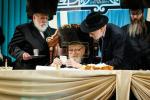 חנוכת בניני המוסדות צוזאמען מיט שמחת השבע ברכות בחצר הקודש סקווירא