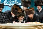 חנוכת בניני המוסדות צוזאמען מיט שמחת השבע ברכות בחצר הקודש סקווירא