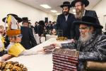 חומש סעודה אין סאטמאר מאנטריאל בראשות כ"ק אדמו"ר מסאטמאר שליט"א 