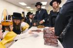 חומש סעודה אין סאטמאר מאנטריאל בראשות כ"ק אדמו"ר מסאטמאר שליט"א 