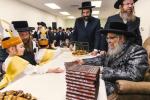 חומש סעודה אין סאטמאר מאנטריאל בראשות כ"ק אדמו"ר מסאטמאר שליט"א 