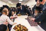 חומש סעודה אין סאטמאר מאנטריאל בראשות כ"ק אדמו"ר מסאטמאר שליט"א 